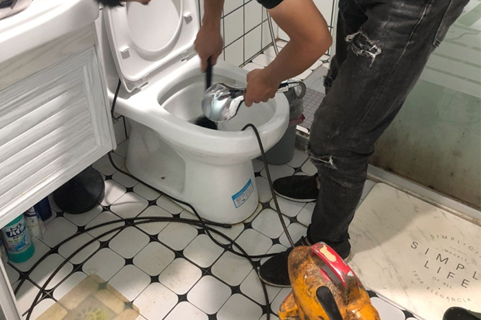 汨罗马桶堵塞自己疏通还是找师傅？专业上门服务让你省时更省心