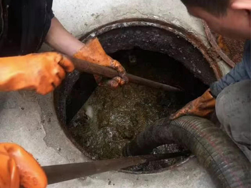 汨罗清理化粪池时如何避免沼气的危害？